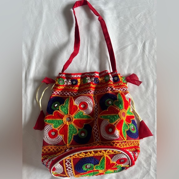 Embroidered potli bag - Picture 1 of 3